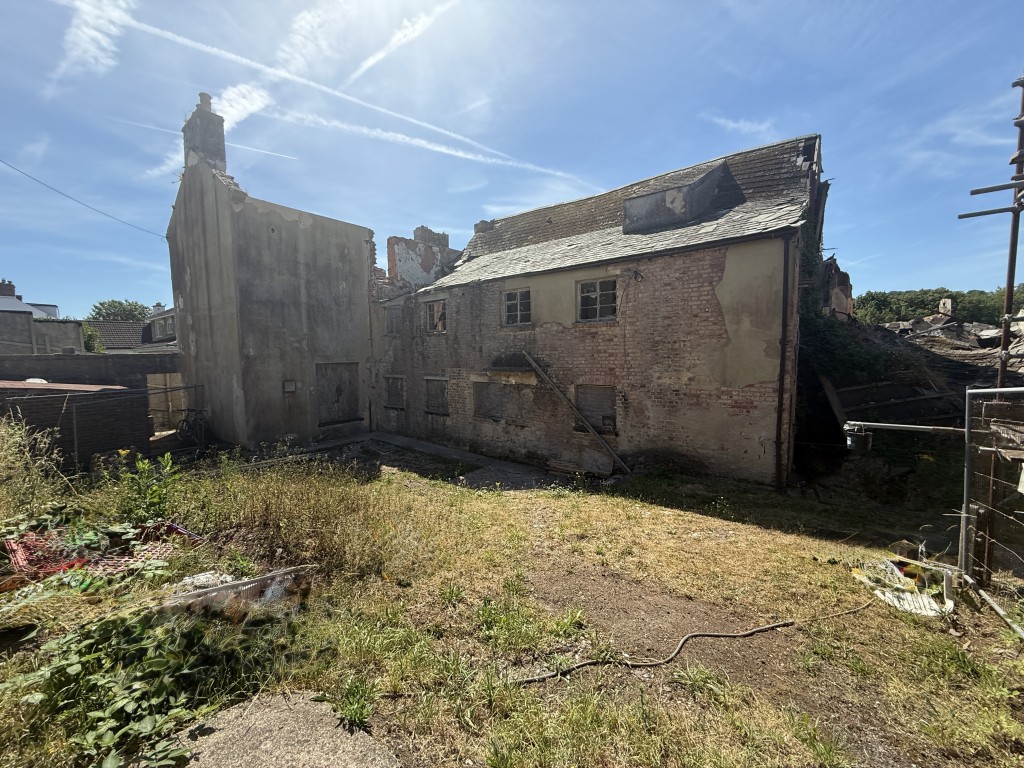 Lot: 198 - FORMER HISTORIC SITE FOR RESIDENTIAL DEVELOPMENT WITH PLANNING FOR SEVEN DWELLINGS - further rear photo of Vicarage